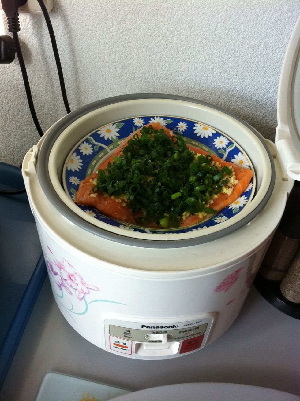 Ready to put it in a rice cooker or steamer for about 10 / 13 / 16 minutes (raw / medium / well-done). I prefer salmon to be slightly raw :d.