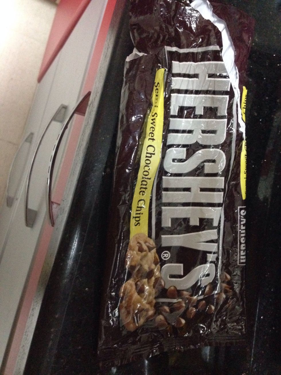 Realise u can never have too much chocolate chips ... And then empty the bag :p