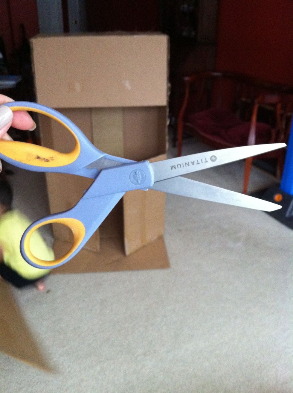 Really good scissors that can cut through card board
