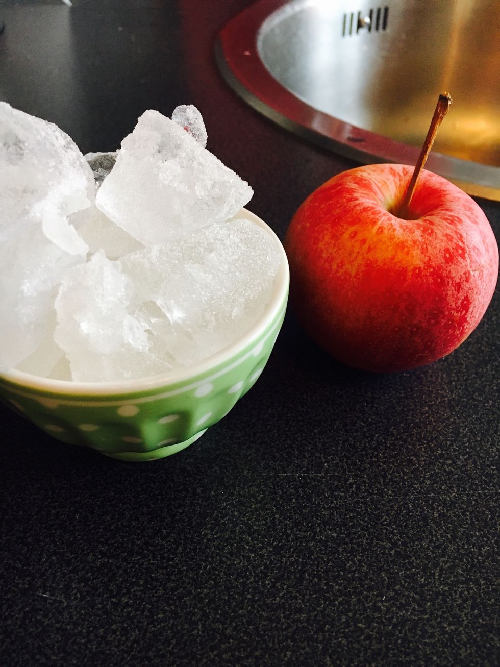 Recipe #1 ingredients: Apple (red) and ice + water