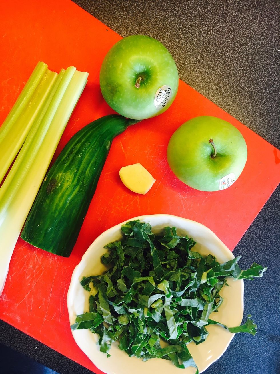 Recipe #2 green detox: 2 apples, 1cup kale, 2 big celery stalks, 2cm ginger