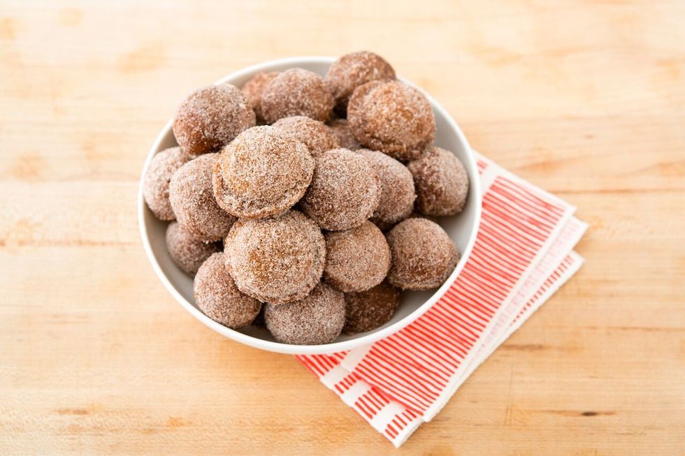 Recipe inspired by: http://www.littlespicejar.com/baked-apple-cider-donut-holes/