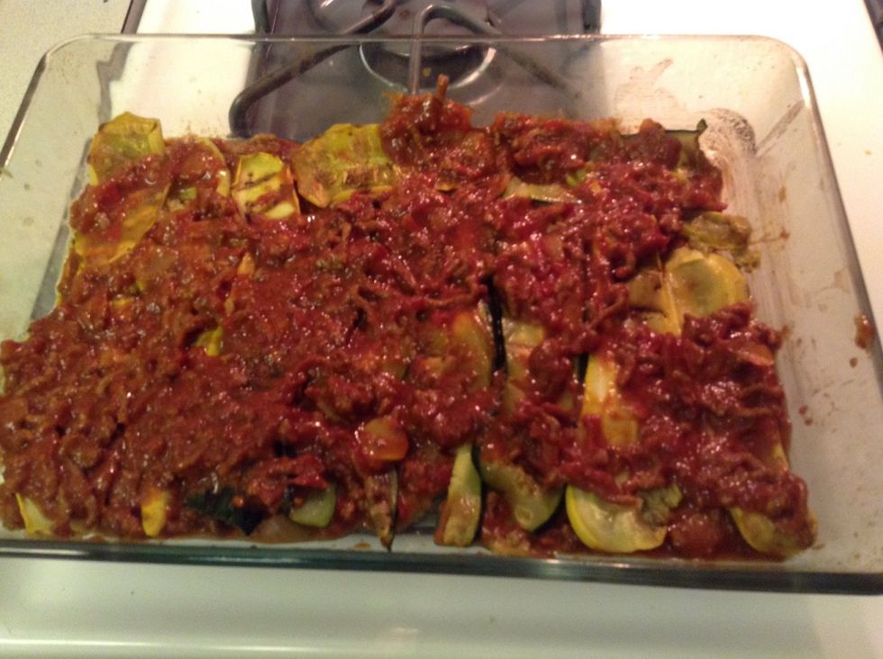 Recover the zucchini with sauce