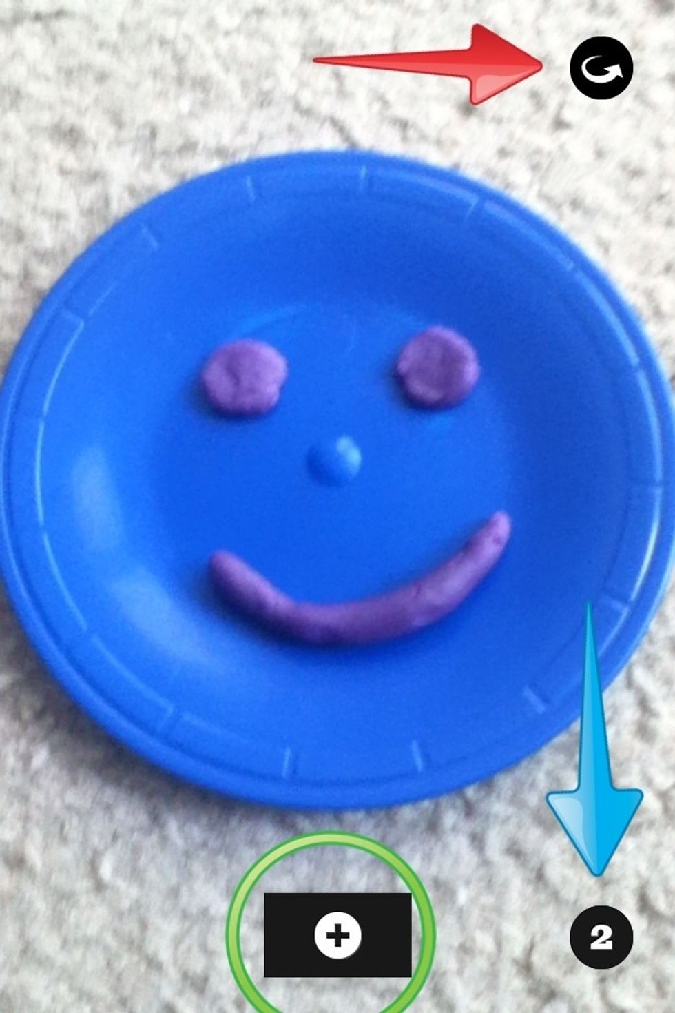 Red arrow: This switches to the front facing or back facing camera. Blue arrow: This button changes to the Two-Picture GIF mode. Green circle: This button takes pictures. Hint: Press the image.