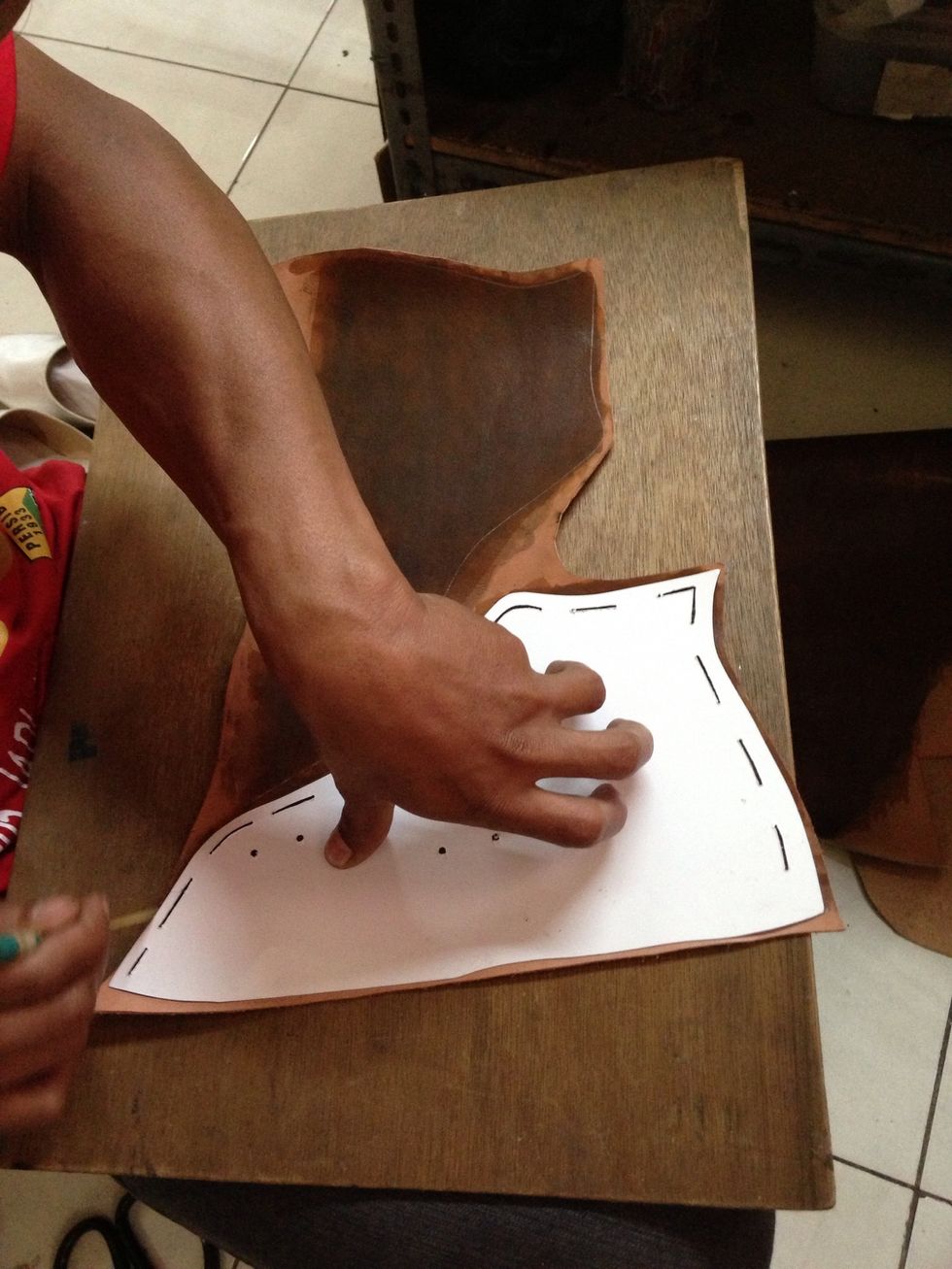 Redraw the leather with the pattern we make before, it is a prepartion to be cut..