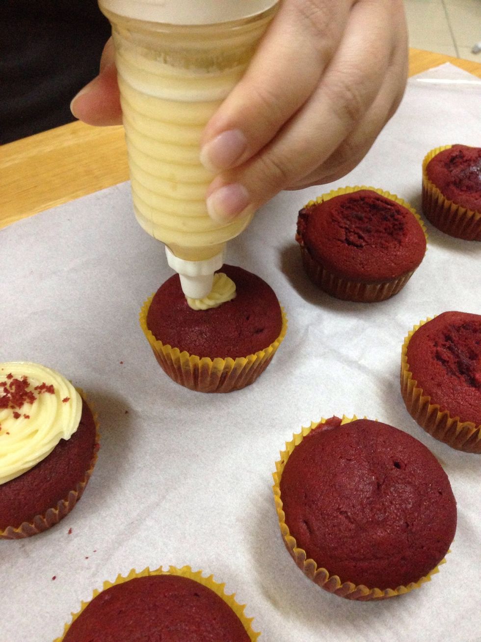 Referigerate before using the frosting making piping work easier