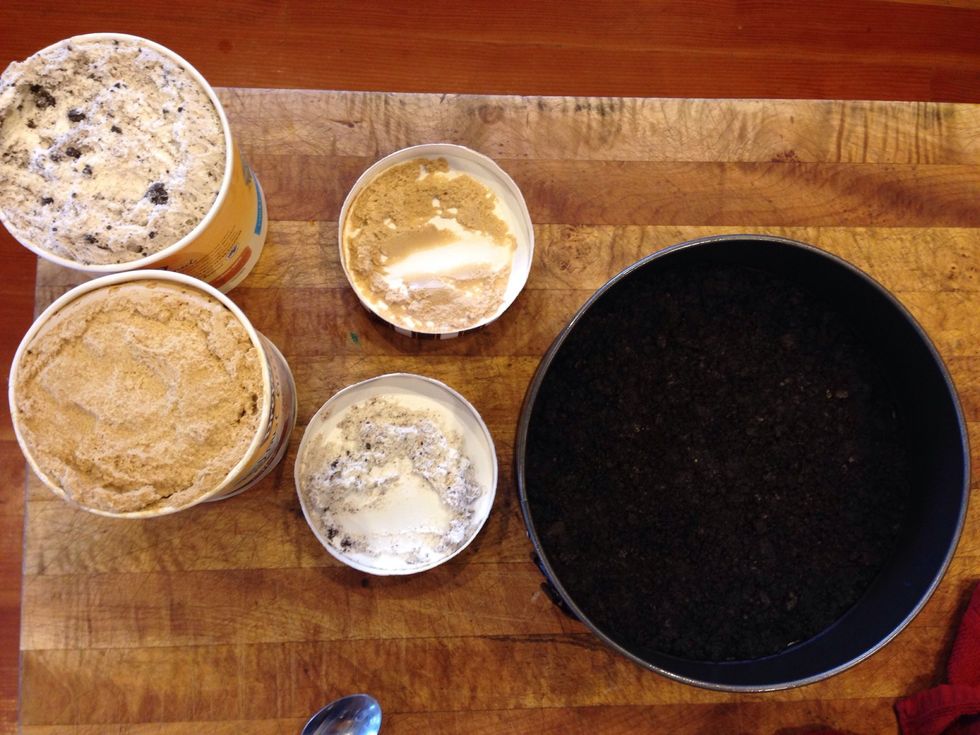 Refrigerate for 20 min, then remove and grab out your ice cream! You can use any flavors you'd like for the filling, however I used coffee and Oreo cookie ice cream!