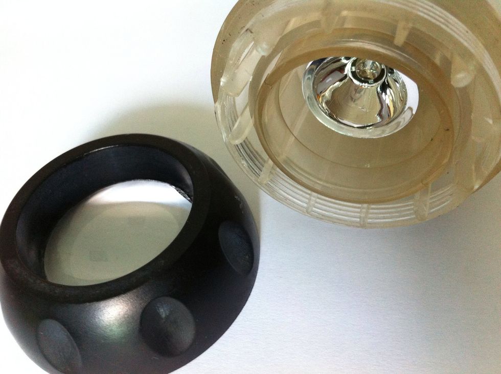 Released front cap lens flashlight