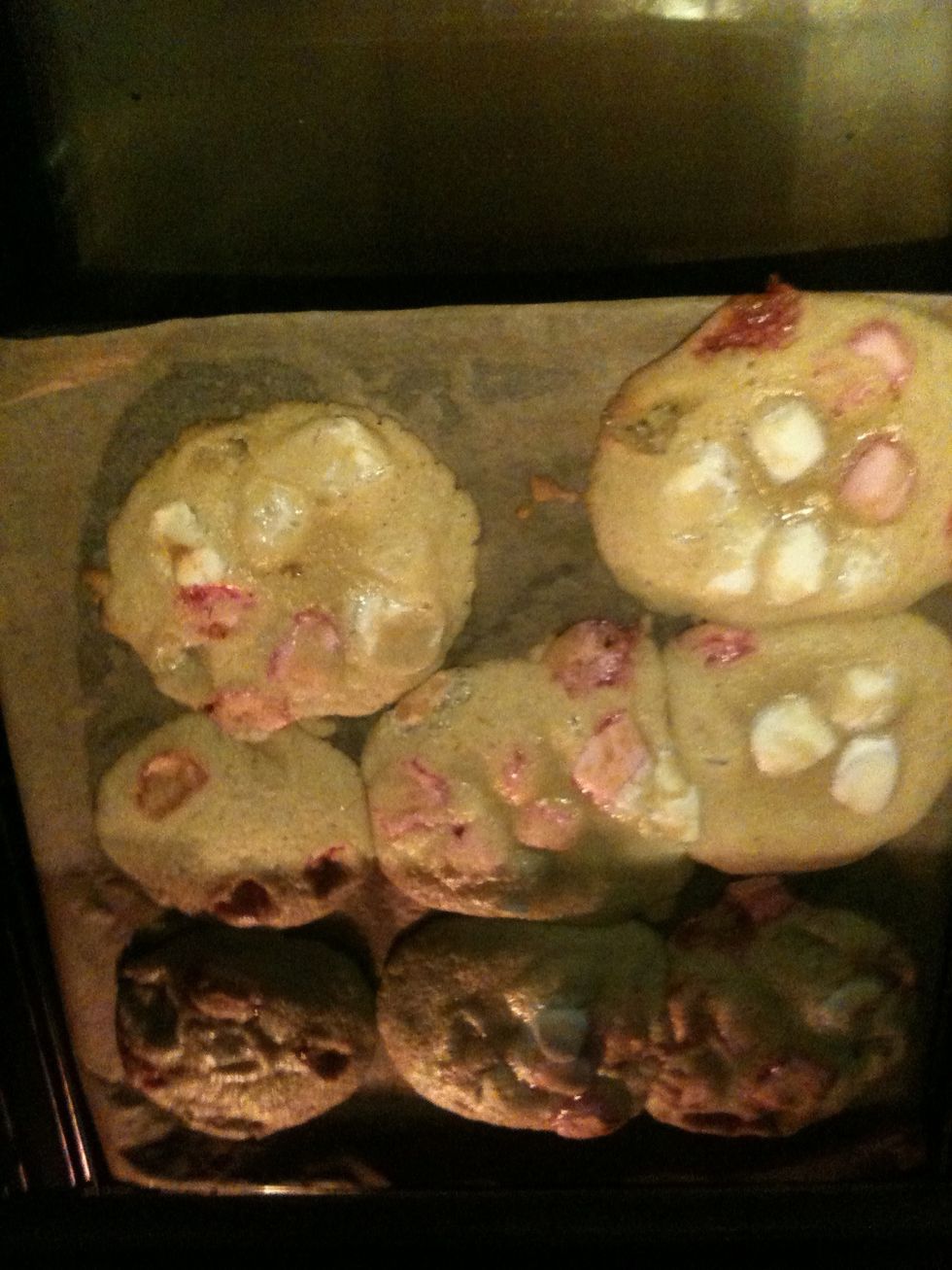 Remember - leave enough space between the cookies!!