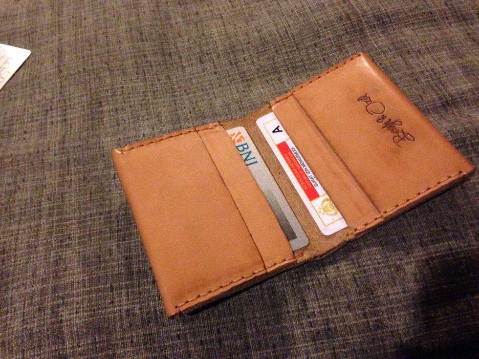 Remember to sew the bottom side alltogether but not on the upper side (for the money pocket)
