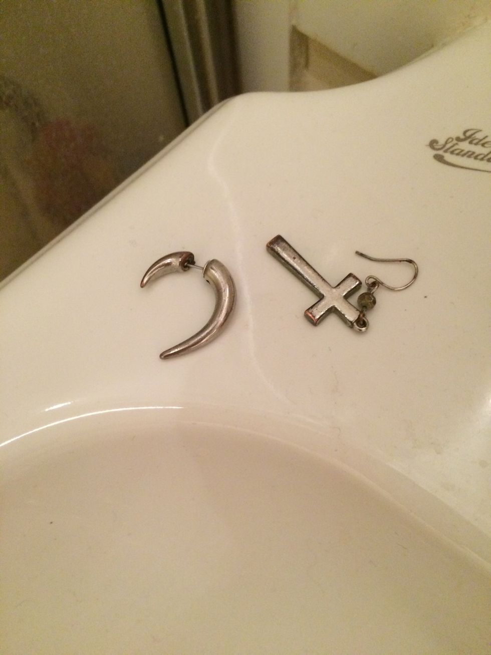 Remove all of your jewellery. And ensure you have clean, dry hair.