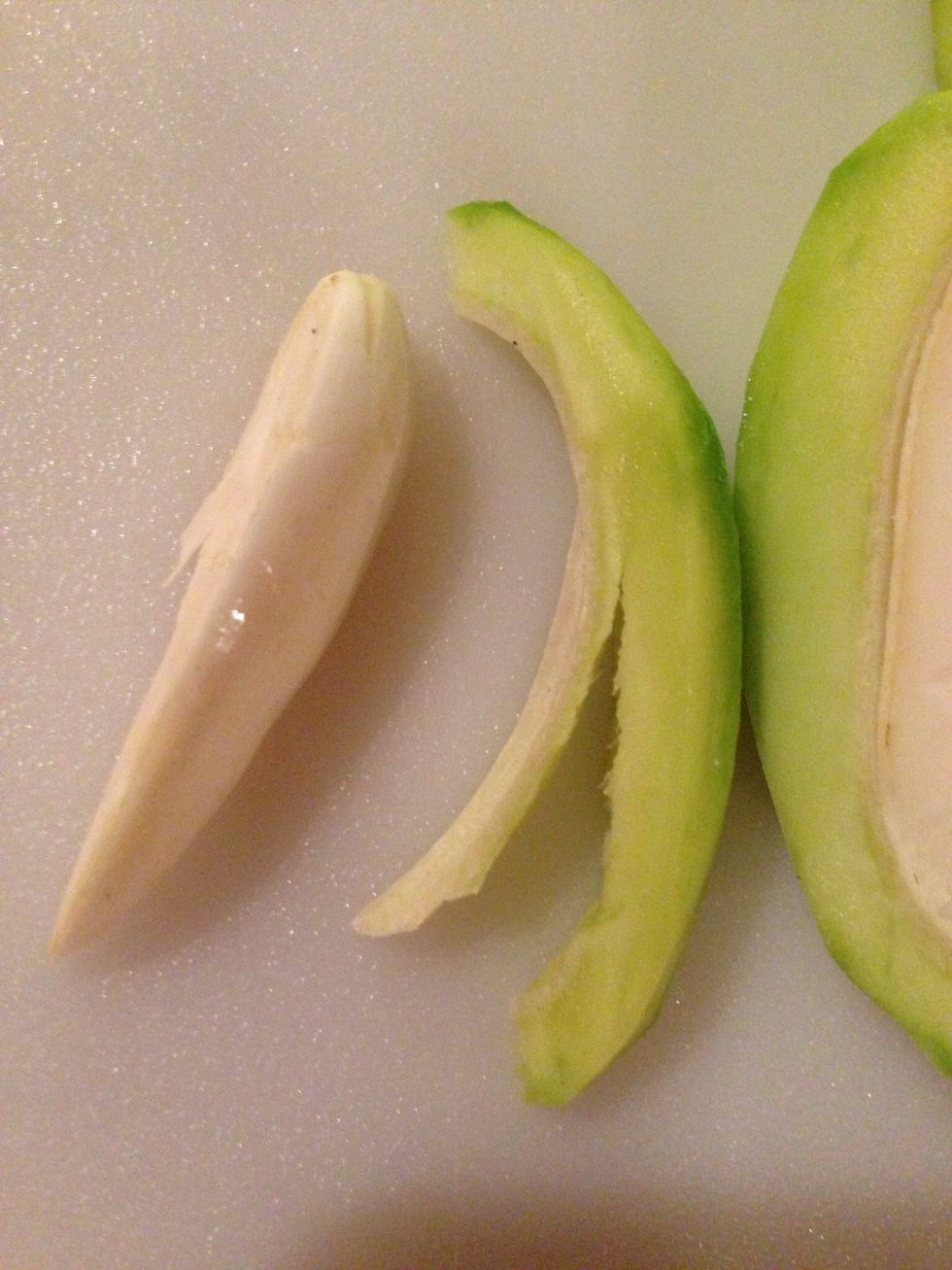 Remove any of the fibrous thin lining that may remain on the pulp