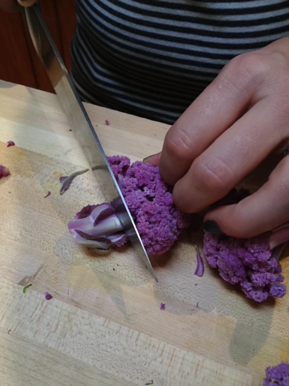 Remove as much of the stem as possible from each floret.