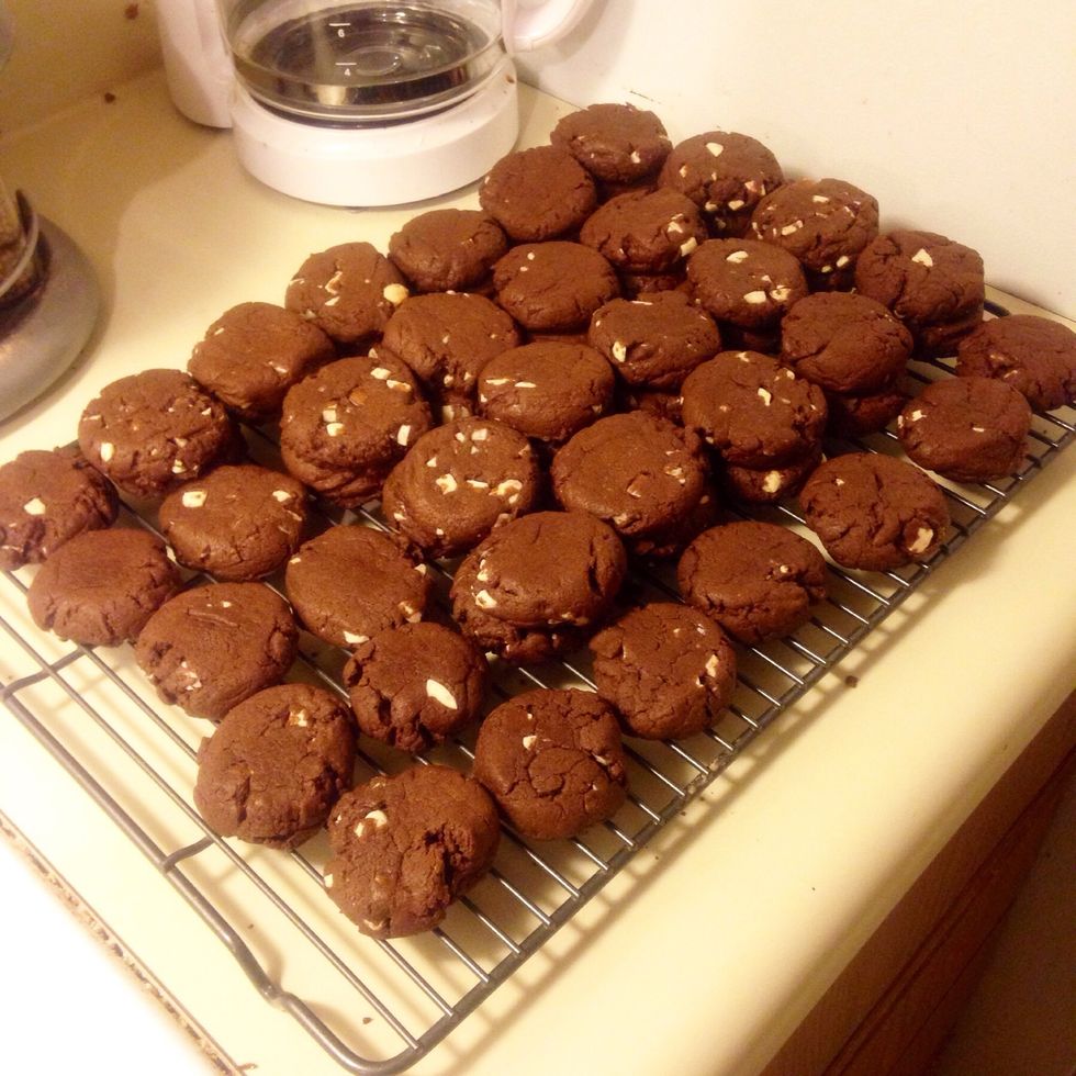 Remove cookies from oven, then let cool on the sheet for 1 minute before transferring to a wire cooling rack with a spatula. While cookies are cooling, let's prepare the frosting.