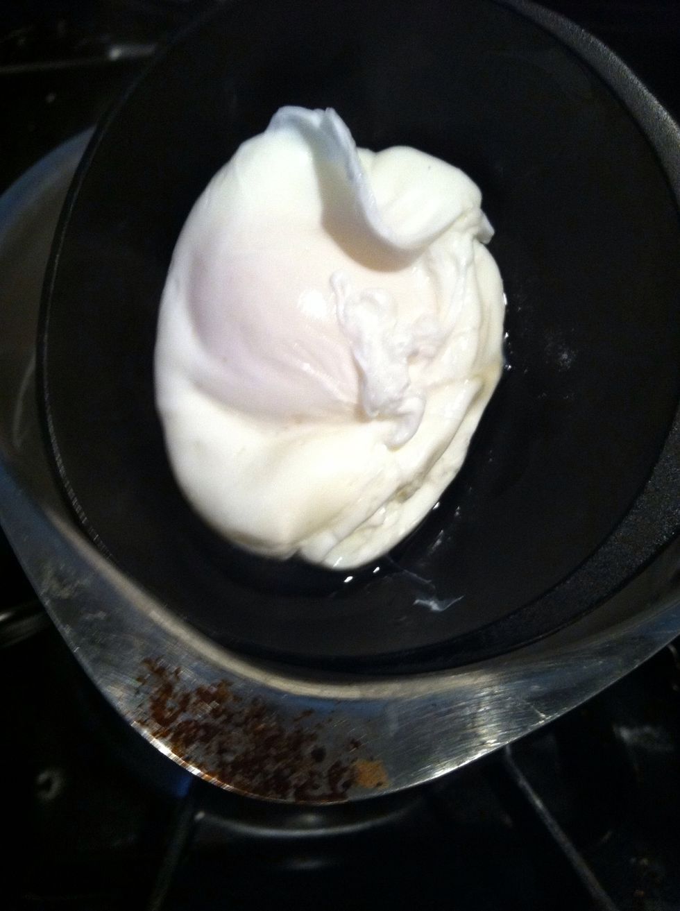 Remove egg with a spoon draining all excess liquid.