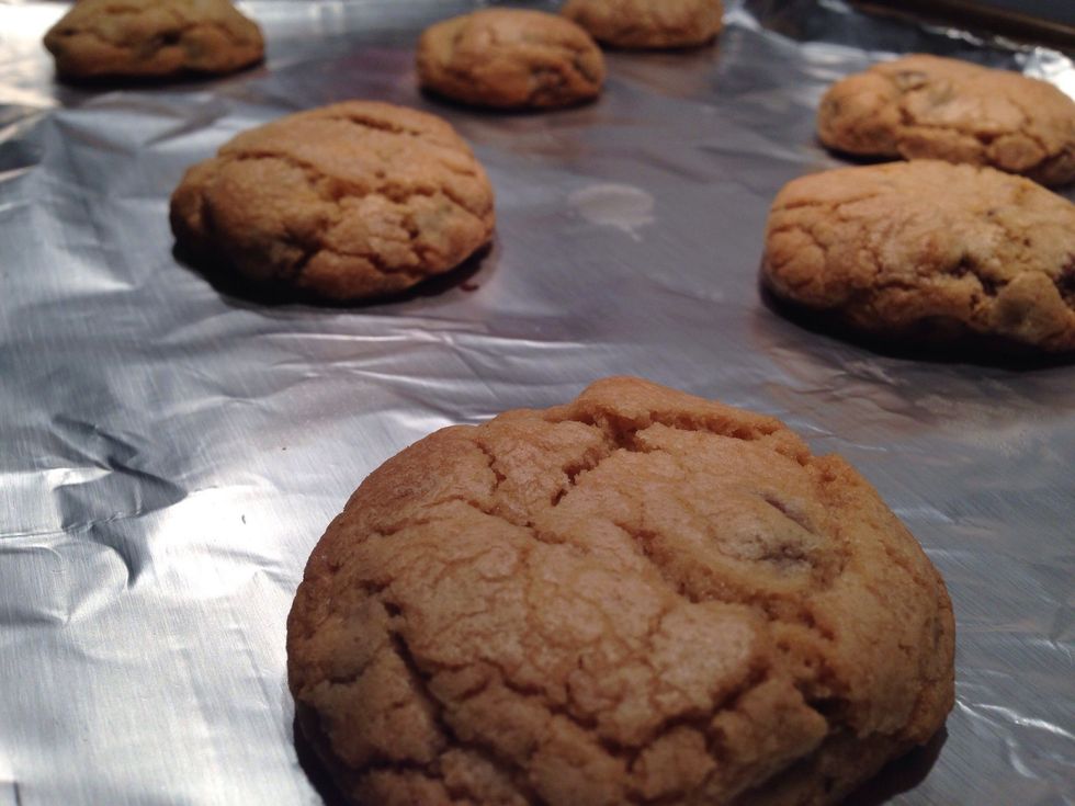 Remove from pan and transfer to cookie cooling rack. Allow 2-3 minutes to cool. Pairs well with a scoop of vanilla bean ice cream, (duh.) Enjoy!
