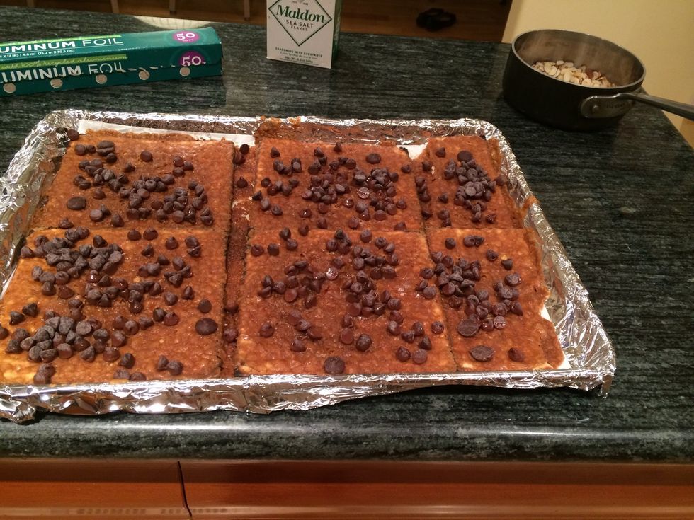 Remove from the oven and sprinkle the chocolate on top immediately. Let stand for about 5 minutes, so that the chocolate melts.