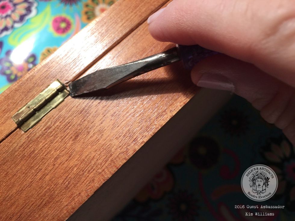 Remove hardware from the cigar box