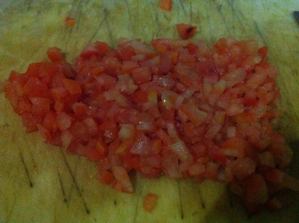 remove seeds of tomatoes and chop
