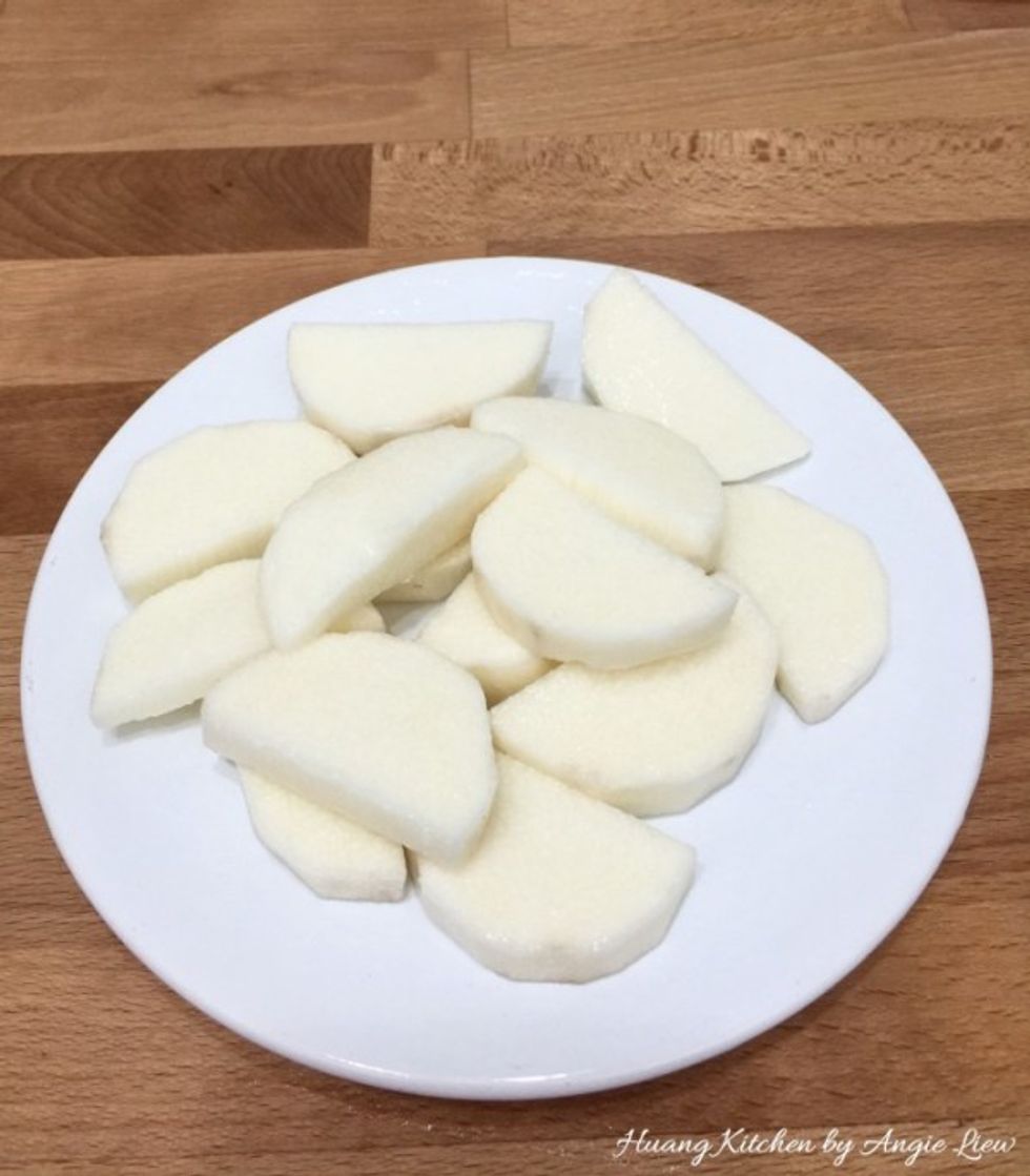 Remove skin from chinese yam and cut into big pieces. This tuber vegetable is loaded with lots of beneficial properties.