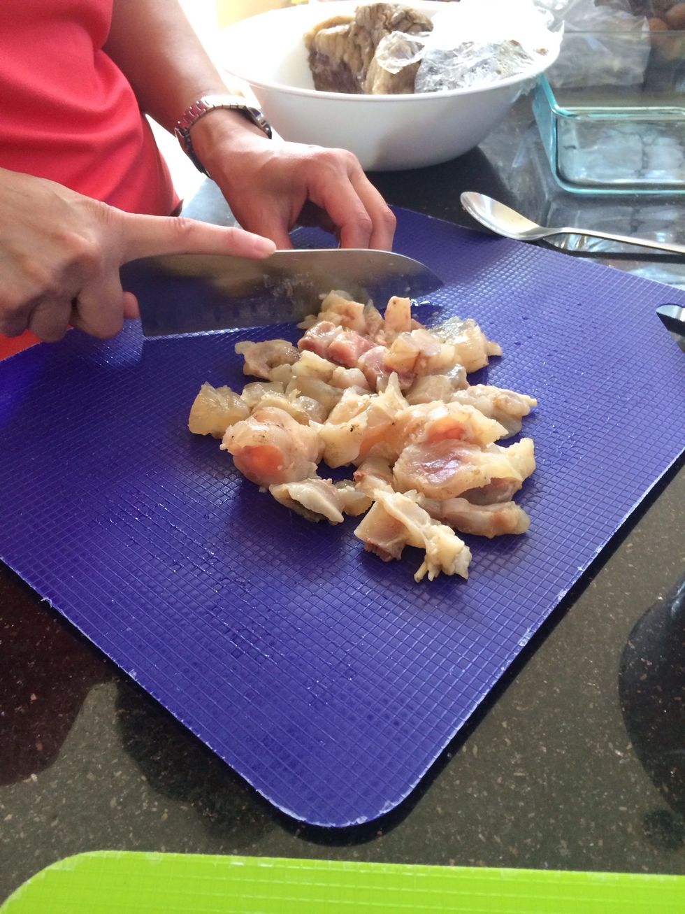 Remove tendon and brisket after 4-5 hours. Slice both and set aside.