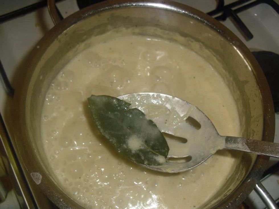 Remove the bay leaf and leave the soup to cool for a few minutes.