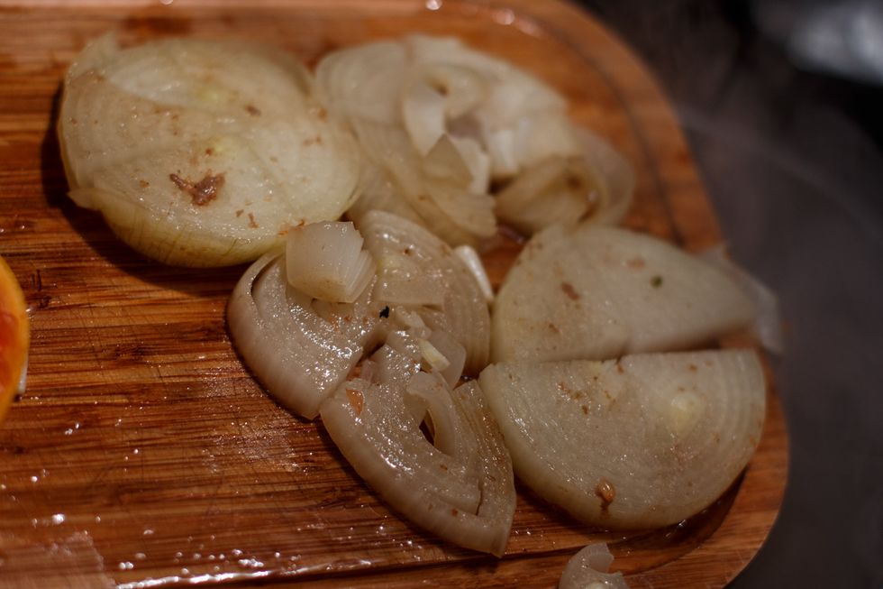 Remove the braised onions and cut into quarters.