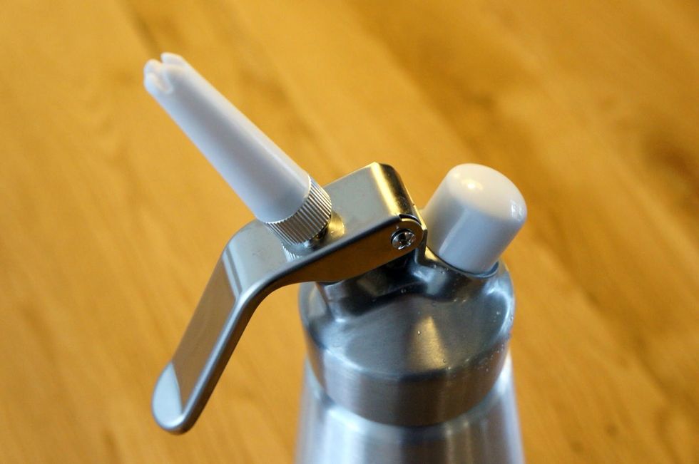 Remove the catridge holder and replace it with the small cap.