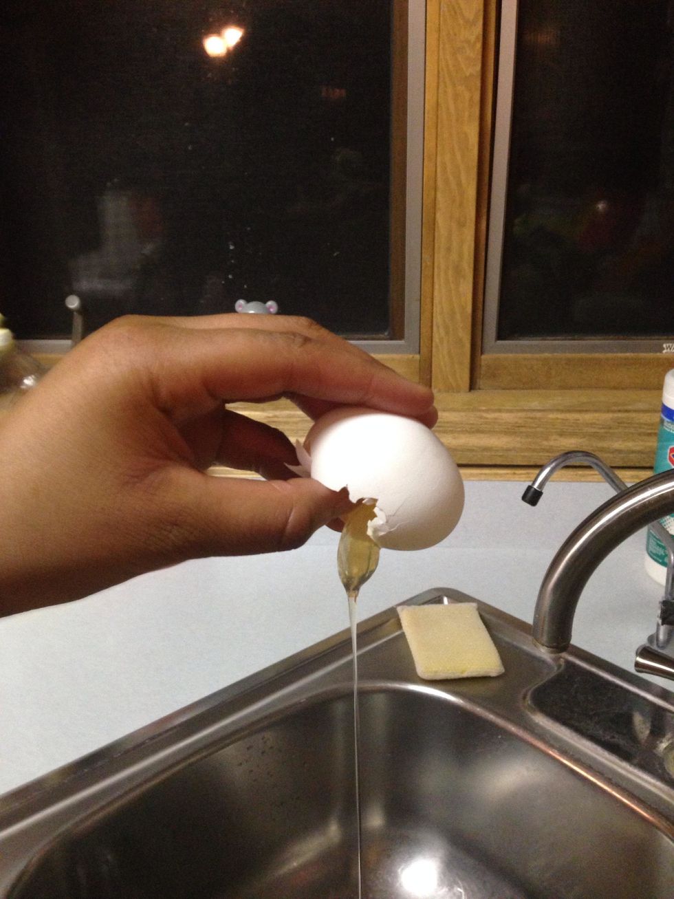 Remove the egg whites and yolk from the egg shell.