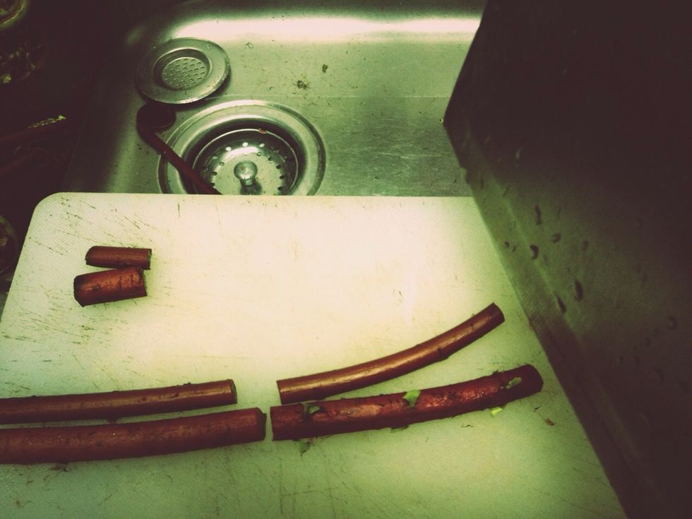 Remove the end and trim them in three to four pieces.
