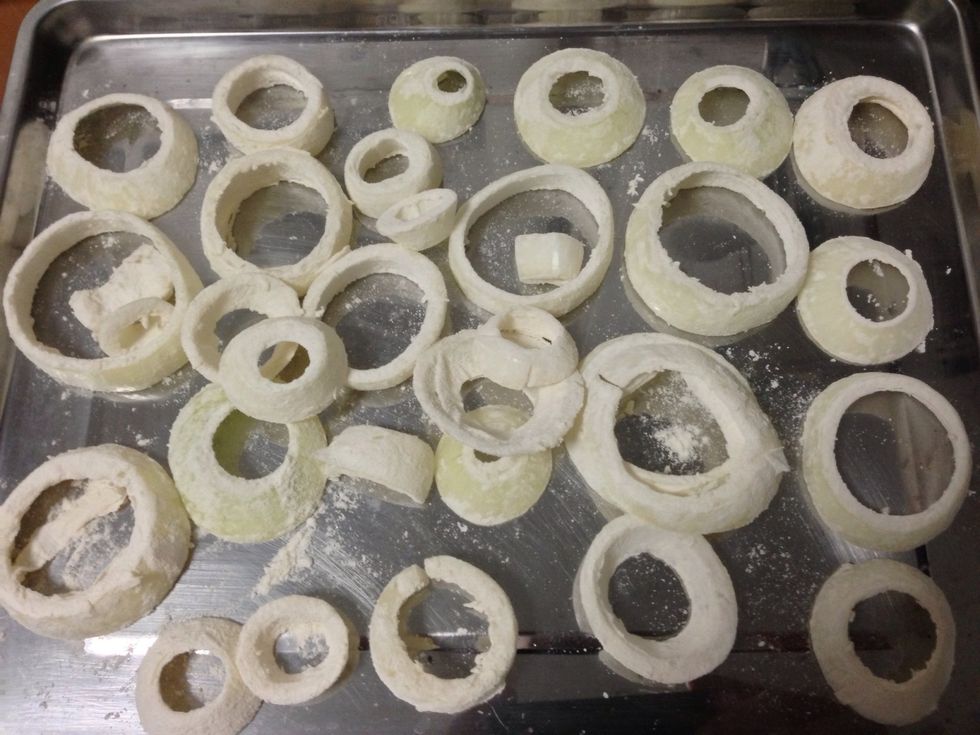 Remove the flour-covered onions from the container and set aside