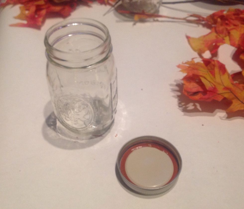 Remove the lid from the mason jar.