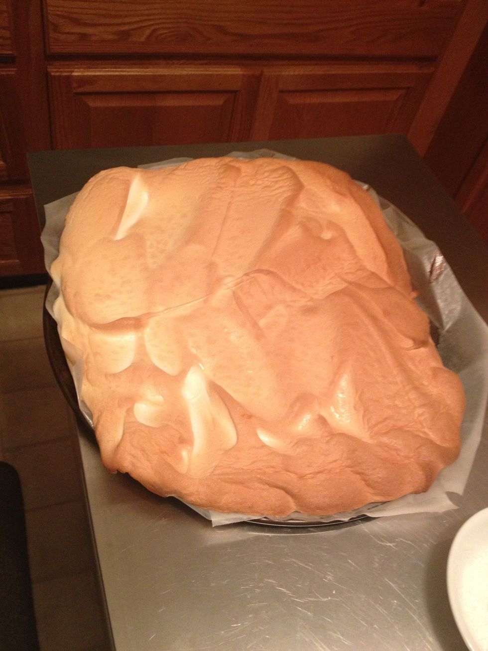 Remove the meringue from the oven and let it cool for a few minutes.
