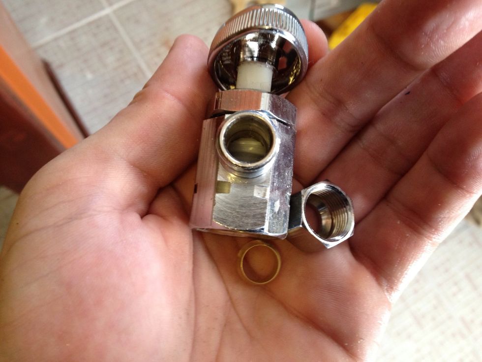 Remove the metal collar, you'll see that it's a brass ring which is an adapter for connecting a small pipe/hose for a toilet line. Sink hoses are a larger diameter, so its not used with sinks.