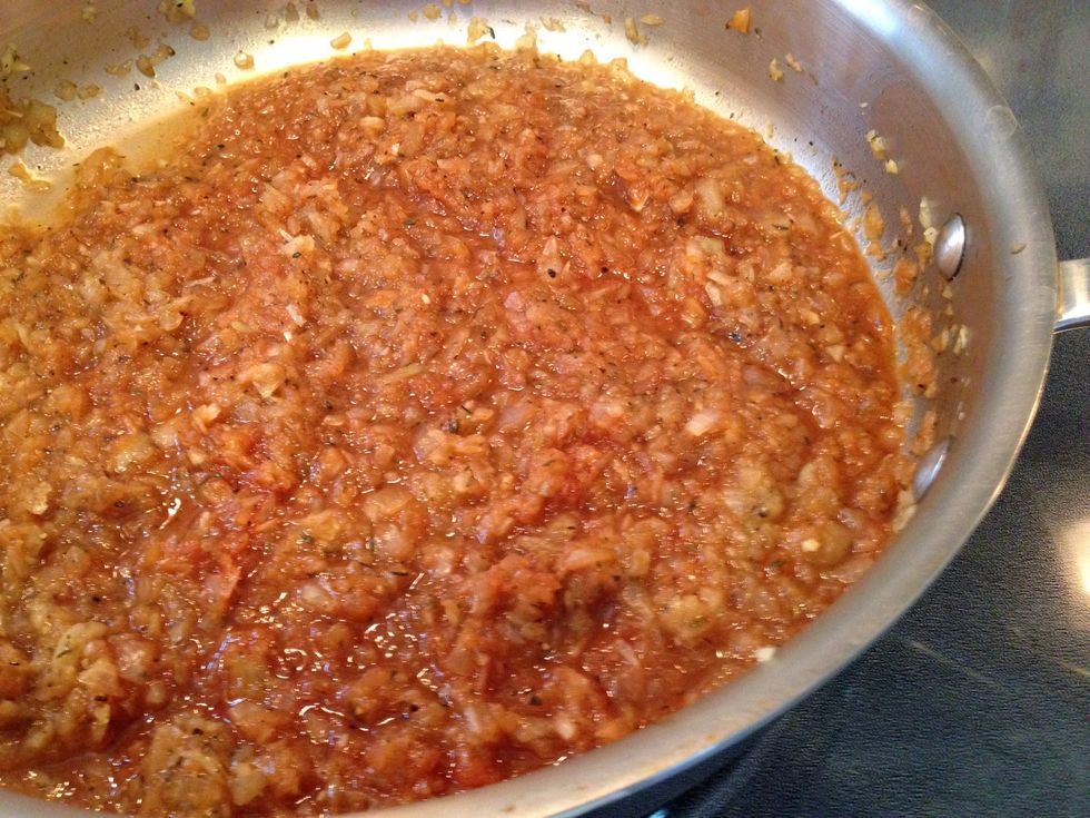 Remove the pan from the heat and stir in the beef broth, Worcestershire sauce and tomato paste. Allow to cool for about 20 to 30 minutes.