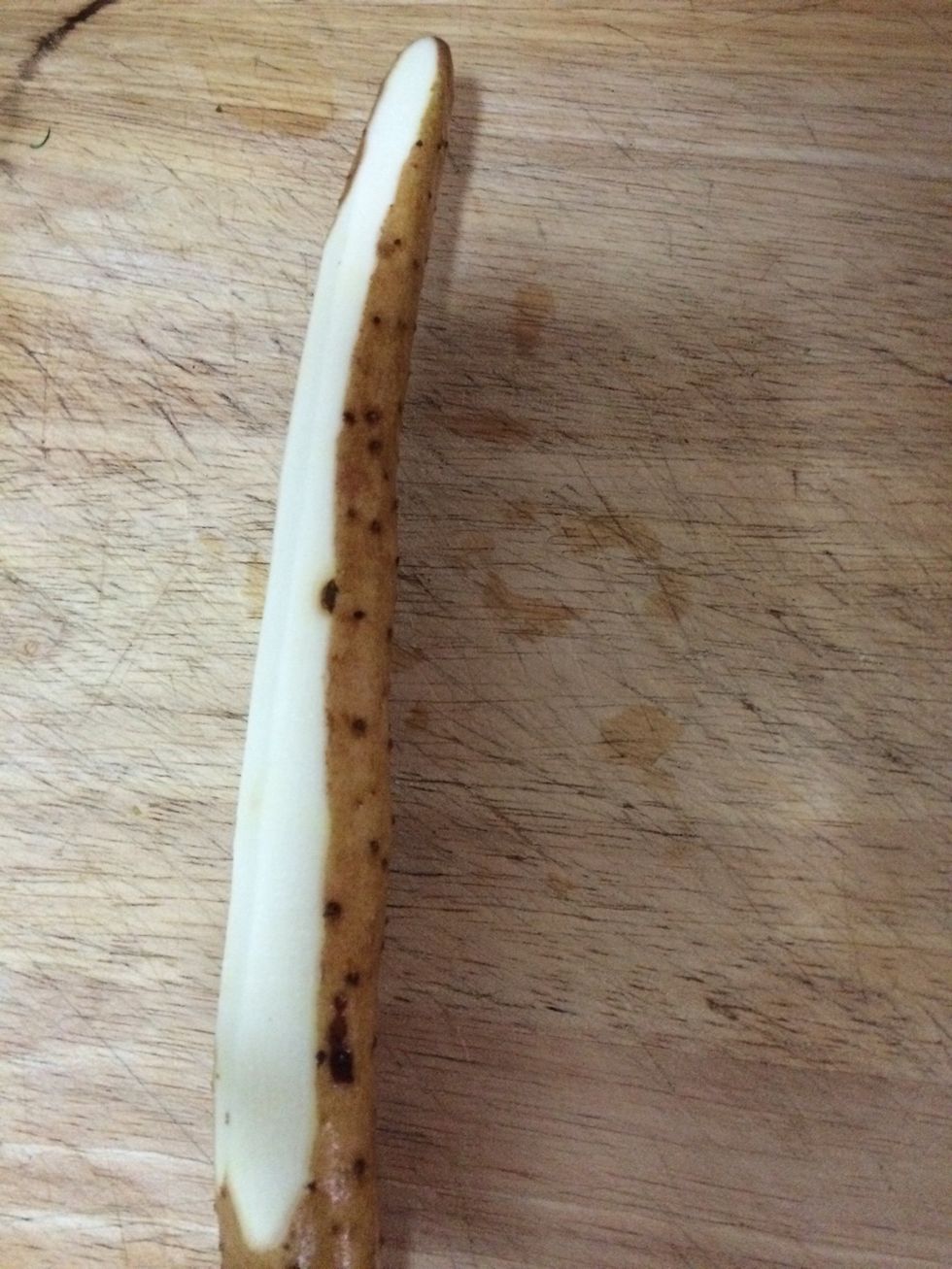 Remove the peel of yam.
