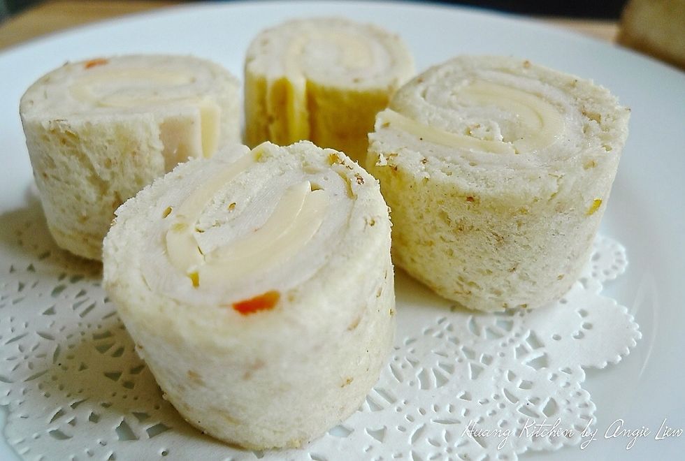 Remove the plastic wrap and cut crosswise into 4 pinwheels or sushi sandwiches with a thin, sharp serrated knife.