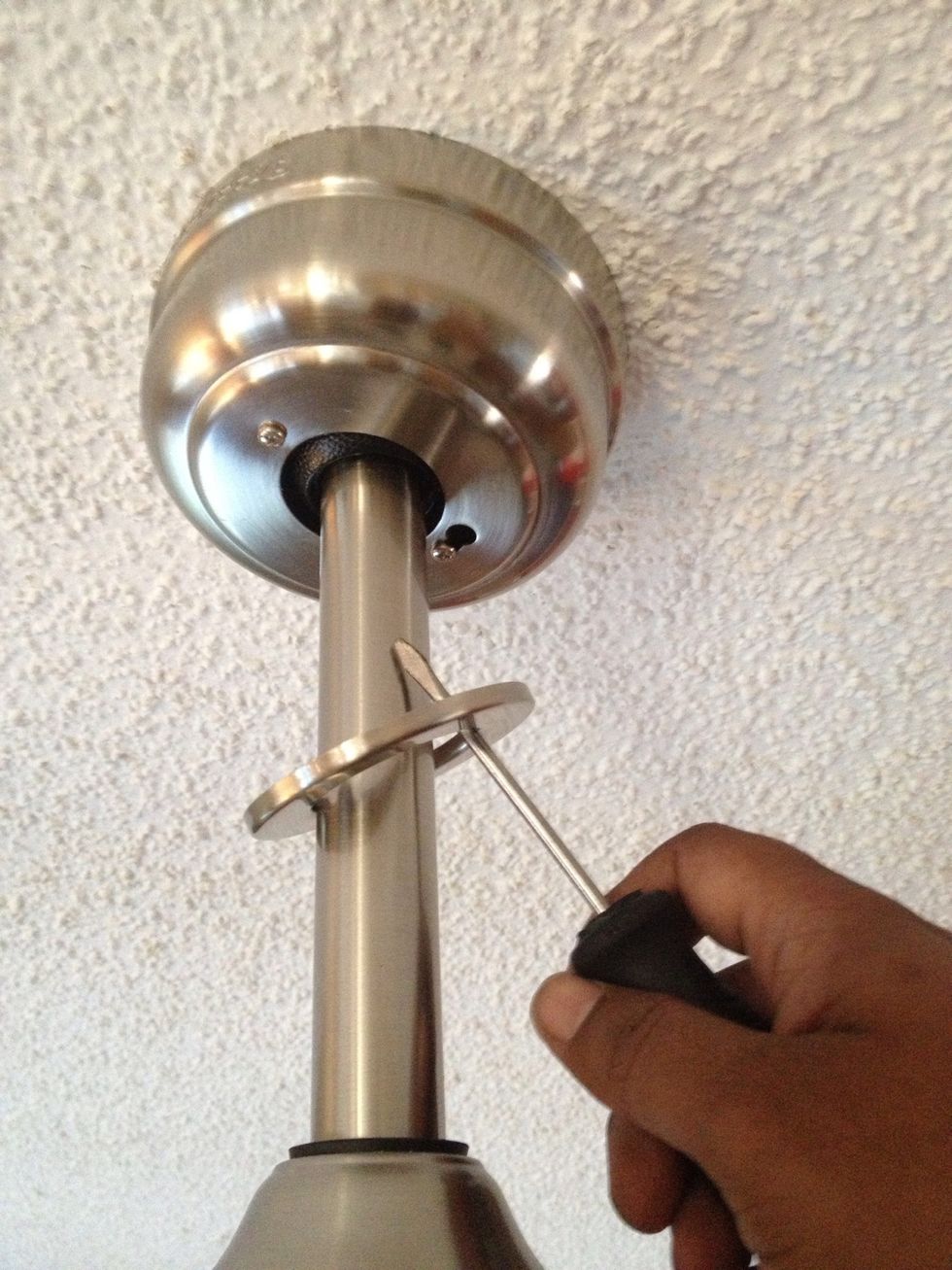 Remove the screw on the left completely, the on on the rift just needs to be loosened