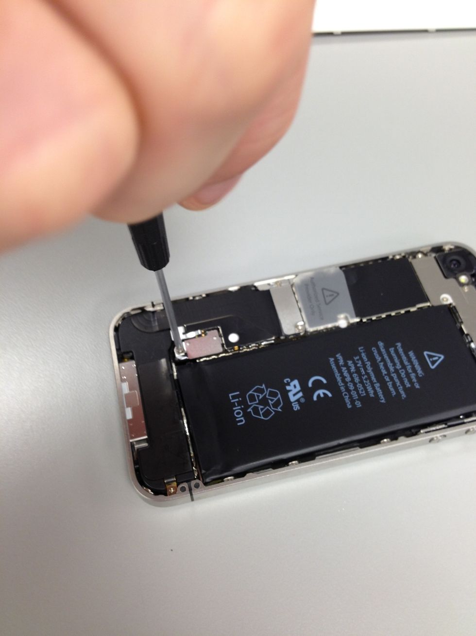 Remove the single screw holding the battery to the logic board. Place the screw on the proper area on the ScrewMat. No turning back now.
