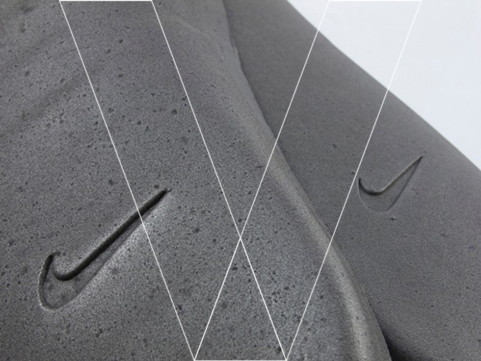 Remove the sockliners and look underneath. Check that the sockliners have a Swoosh logo debossed into the rubber. Make sure the debossing is clean with sharp edges.