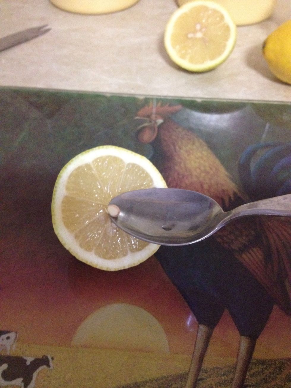 Remove the the seeds of the lemons.