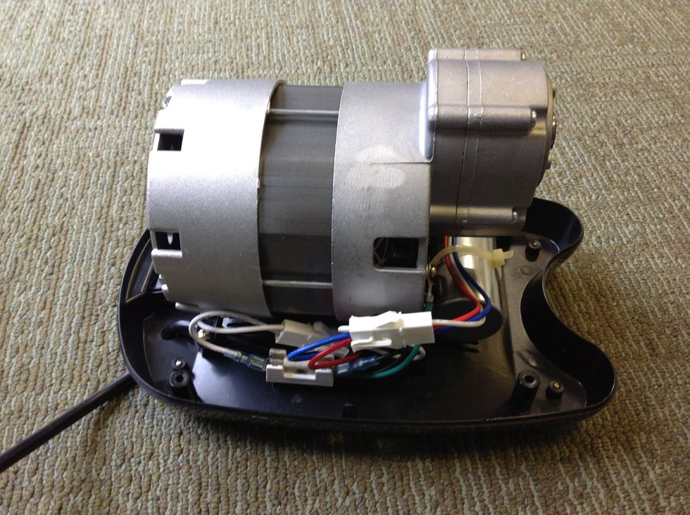 REMOVE THE TOP COVER BY SIMPLY PULLING UP ON THE HANDLE