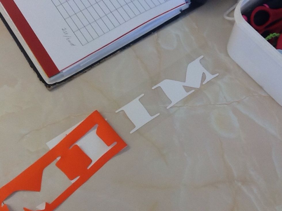 Rensa bort allt extra runt bokst\u00e4verna.