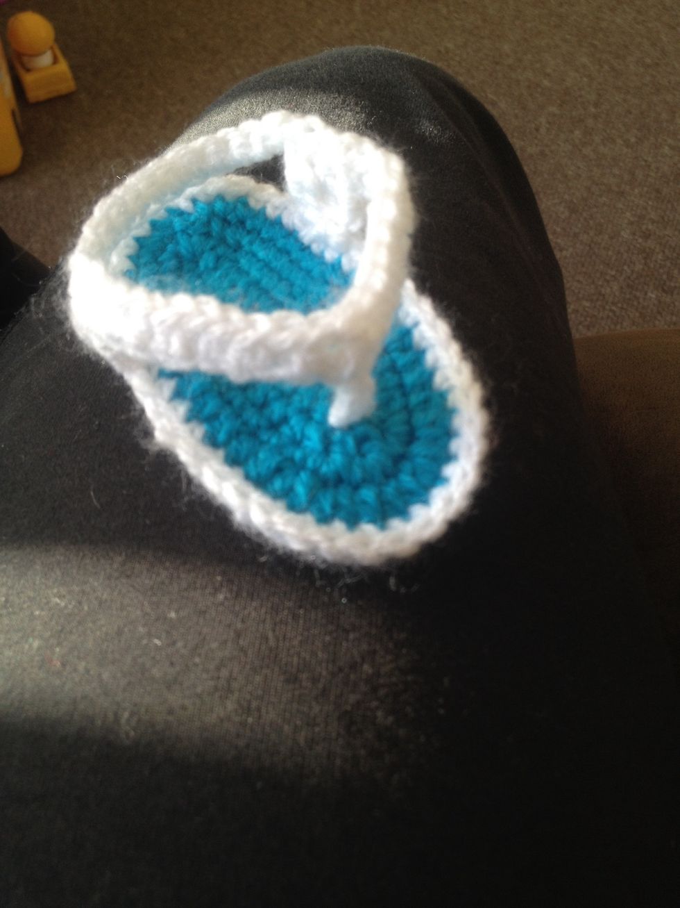 Repeat for the other flip flop But start on the left side. So instead if starting with the single strap on the right like this one do it on the left side and fasten off. The. Start the big part of