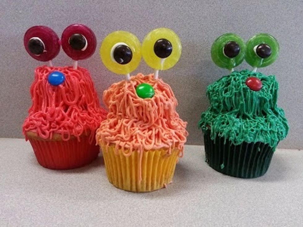 Repeat steps 1-8 using different colored icing