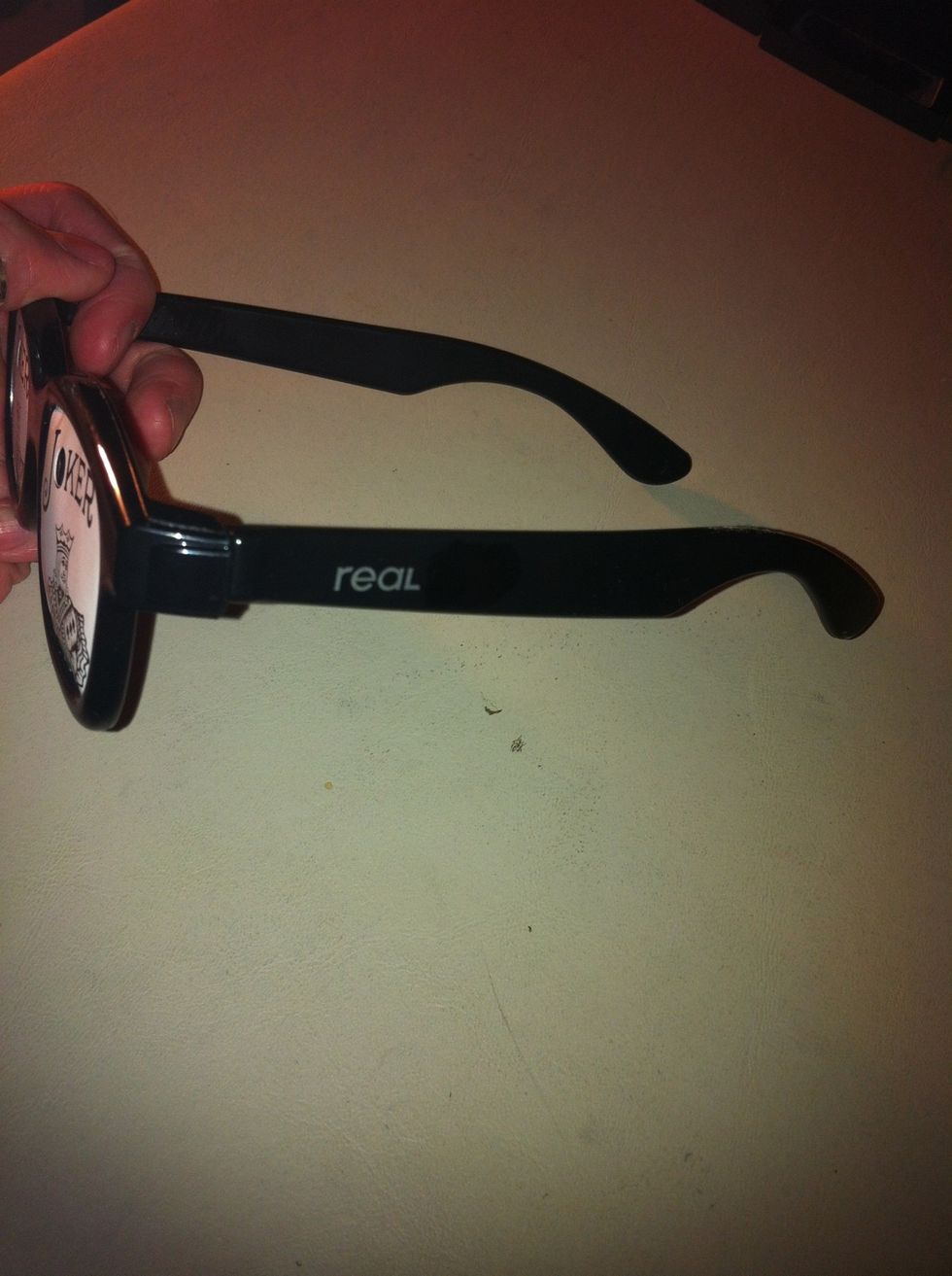 Repeat the earlier steps with another card and the other lens. If you are using Real-D glasses, you can black out the words on the arm of the glasses with a sharpie or pen.
