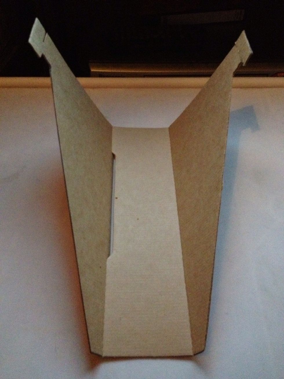 Repeat the previous step on the other side of the box, the result should be similar to a mirror