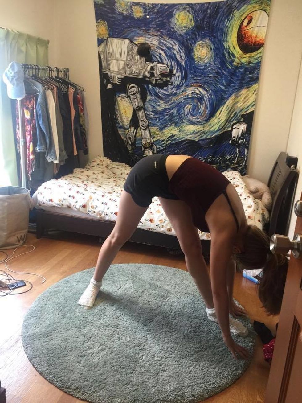 Repeat the previous stretch on the left side. Hold for 16 seconds.
