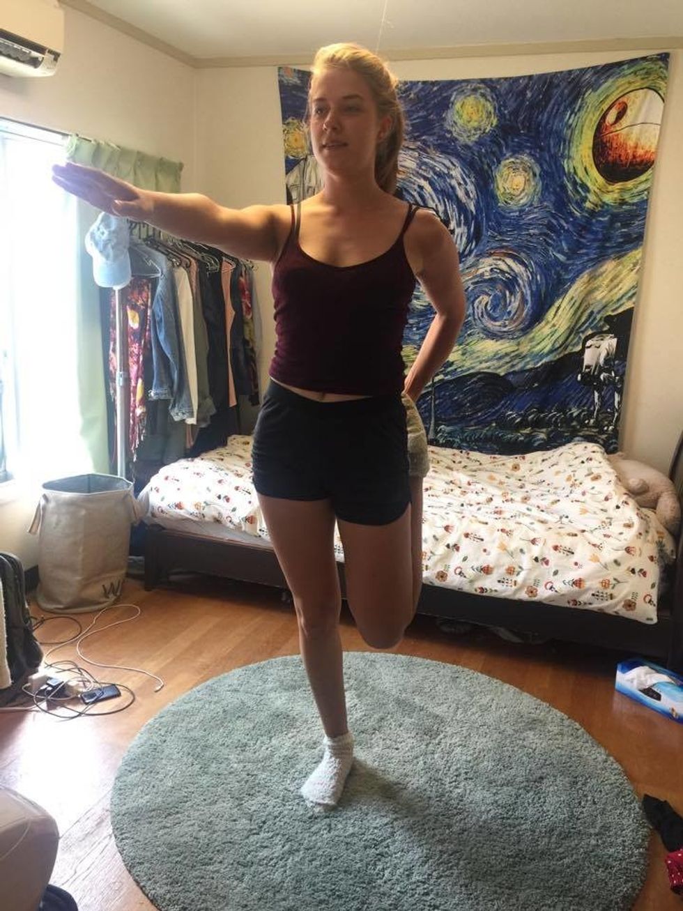 Repeat the previous stretch on the left side. Hold for 16 seconds.