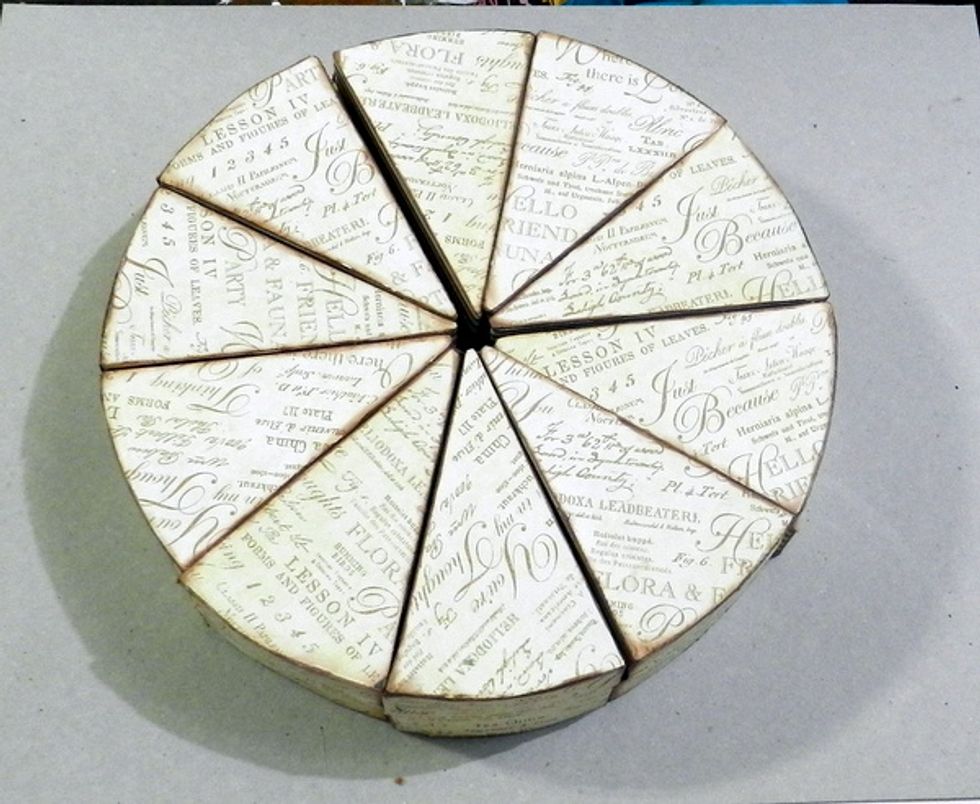 Repeat the process until completing the 10 slices of cake.